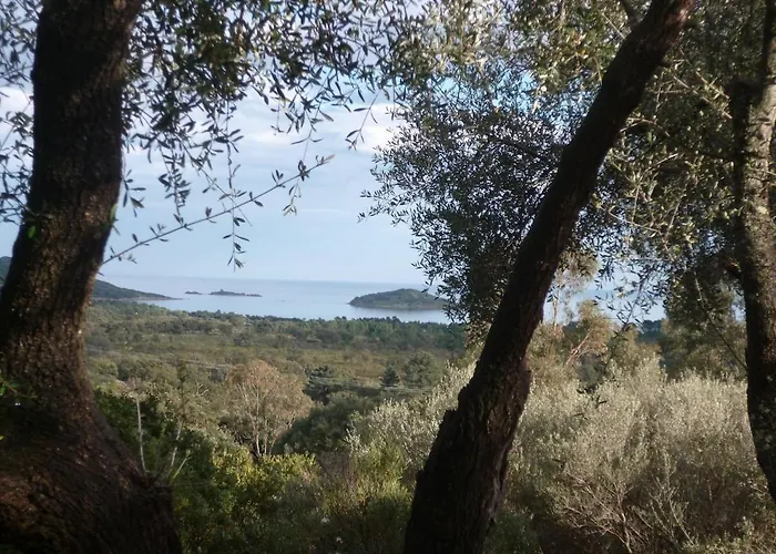 I Caselli, Mini Vue Dans Calme Et Arboree Feriehus Lecci